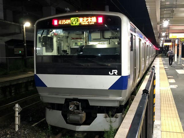 新白河駅に停車中の黒磯行き普通列車