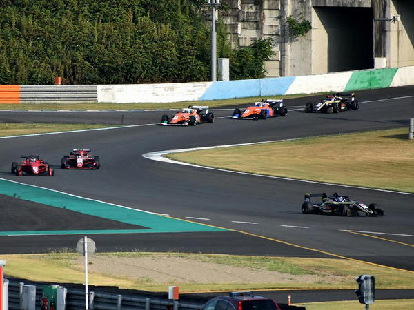 レース中の2位以下の争い