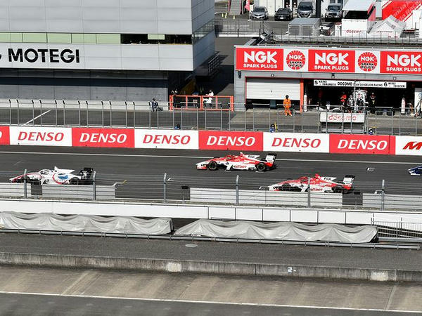 スーパーフォーミュラ決勝スタート！