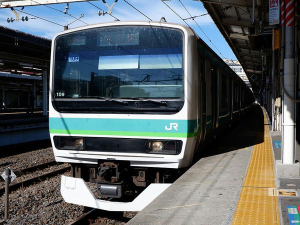 我孫子駅に停車中の成田行き普通列車