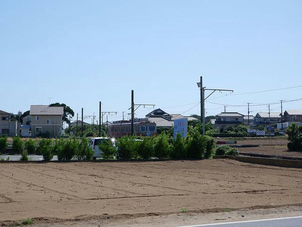 犬吠駅を発車して外川駅へと向かう普通列車