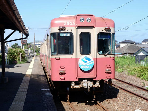 外川駅に停車中の銚子行き普通列車