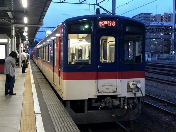 水戸駅に到着した普通列車