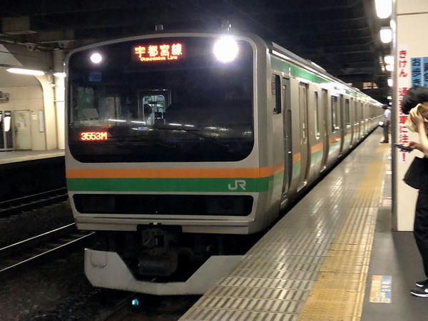 小山駅に入ってくる宇都宮行き普通列車