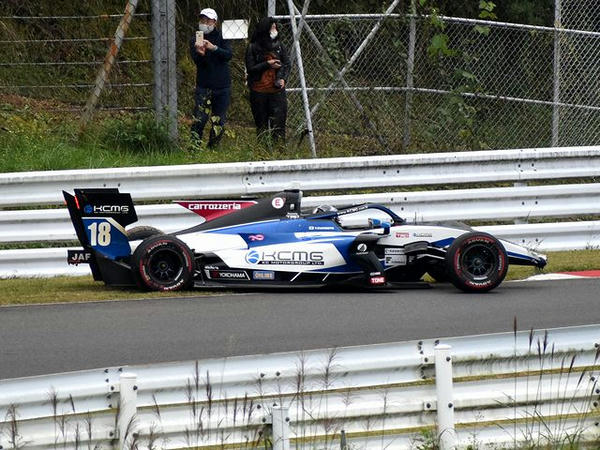 コースアウトしてしまったNo.18 国本雄資選手