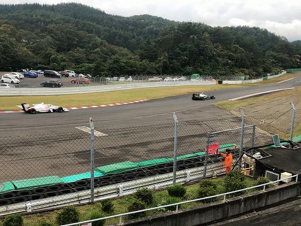 ポストにて掲示される赤旗