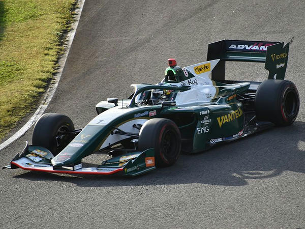 トップを走行するNo.1 キャシディ選手