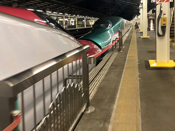 東京駅に停車中の那須塩原行き新幹線なすの279号