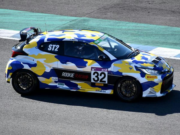 No.32 ROOKIE Racing GR YARIS