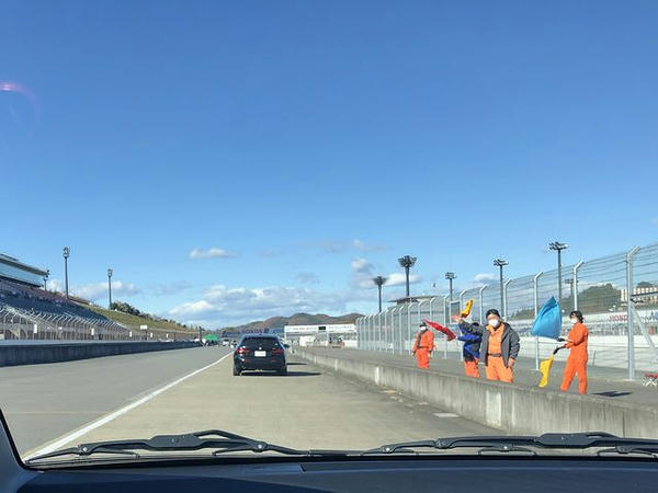 スーパースピードウェイのピット通過