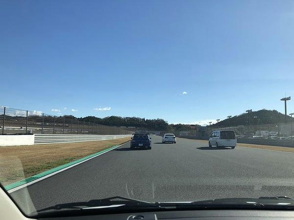 第2コーナーから第3コーナー間のストレート