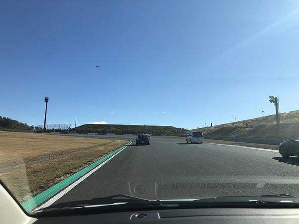 S字コーナー進入