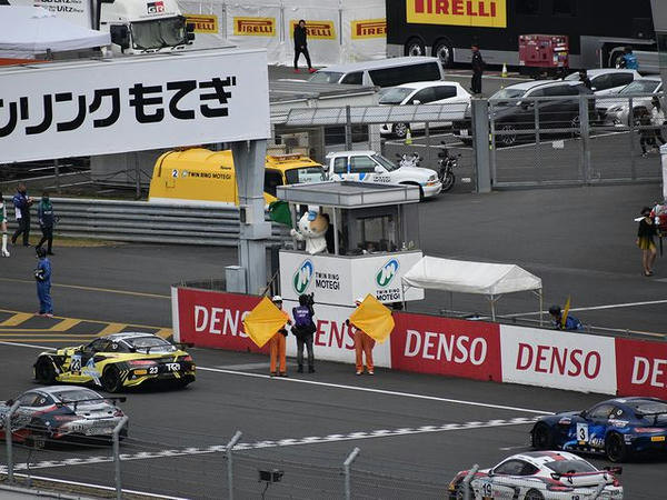 フォーメーションラップスタート
