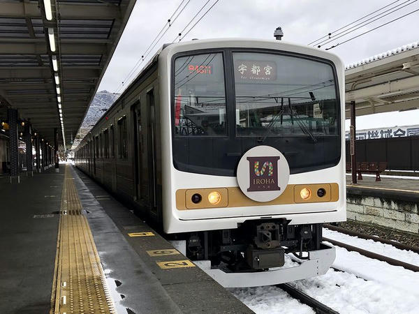 日光駅に停車中の「いろは」宇都宮行き普通列車