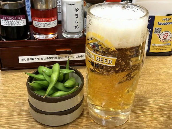 生ビール餃子セット 847円 の 生ビールと枝豆
