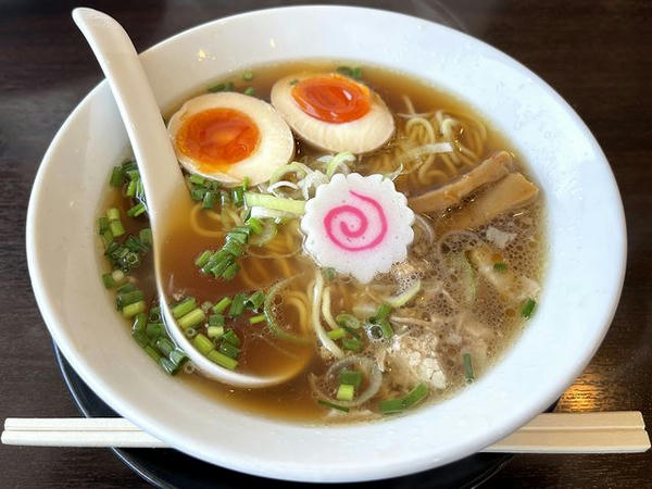 チャーハン定食（醤油ラーメン） 950円 ＋ 味玉 ガチャガチャ4等で100円 のラーメン