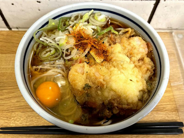 海鮮かき揚げそば 570円 ＋ たまご 80円