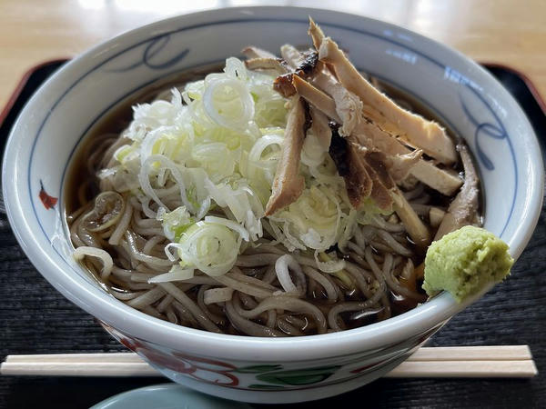 冷 地鶏かけそば（大盛り） 1100円