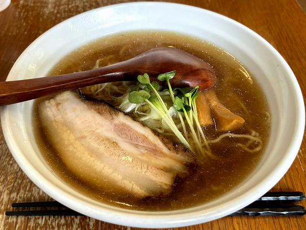 醤油麺 800円