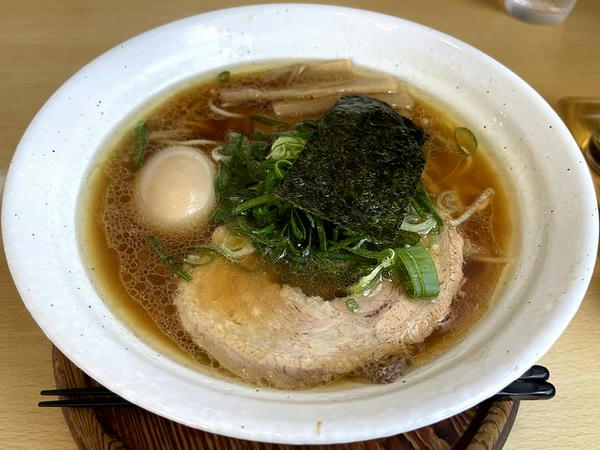 醤油らぁめん 830円 ＋ とろ～り半熟味付け玉子 100円
