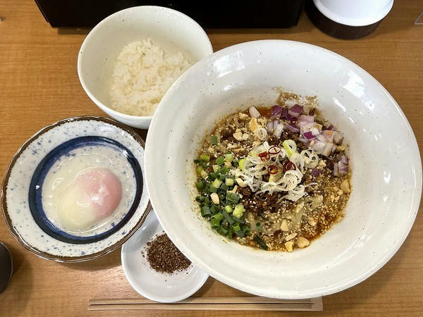 汁無し担々麺 850円 ＋ シビレ 100円