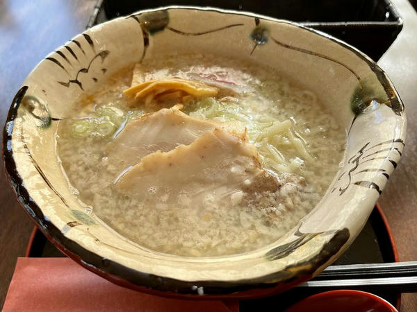 じとじとラーメン（塩） 890円