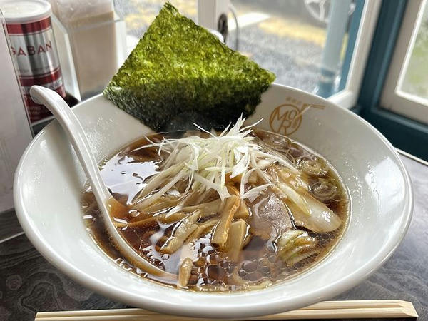 ザ・醤油らぁめん 880円