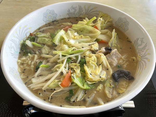 肉野菜味噌ラーメン 880円