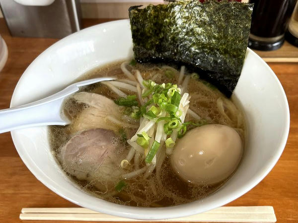 牛骨貝出汁中華そば 880円 ＋ 味玉 100円