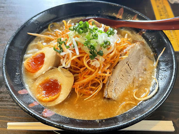 味玉みそラーメン 1,050円 ＋ 辛ネギ ガチャガチャ4等で100円