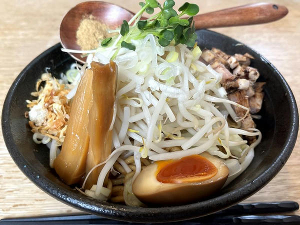 ガッツリまぜそば（大盛 ※無料） 980円