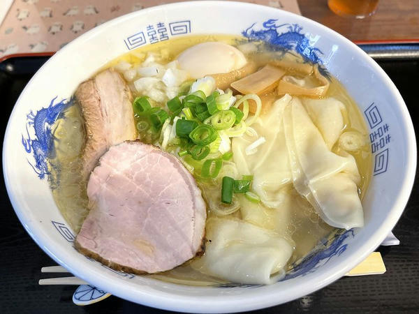 しお 肉わんたん 930円 ＋ 手打麺変更 50円 ＋ 味玉 100円