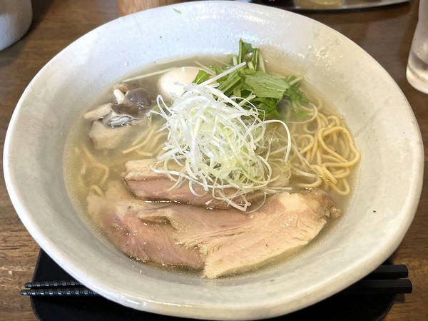 きのこ香る極塩らぁめん 950円 ＋ 味玉子 120円