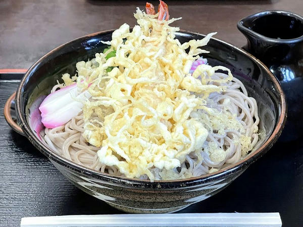 冷しエビ天ぷら（そば・大盛） 900円