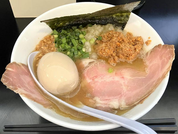  豚骨鶏醤油中華そば（お昼の計画的中華そば） 900円 ＋ 煮玉子OPTION 100円