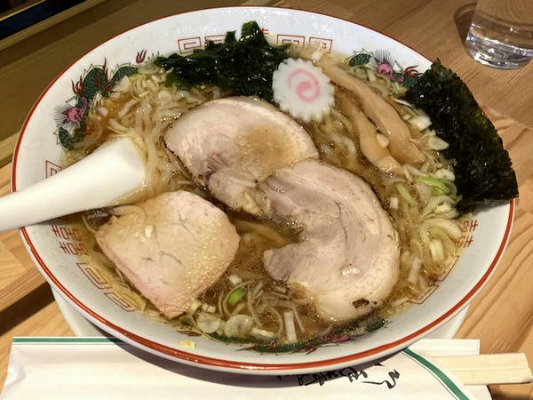 醤油ラーメン 830円