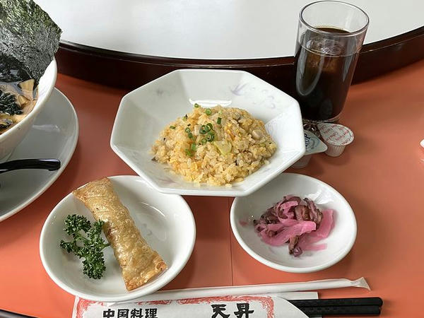 ラーメンセット 990円 揚棒餃子、半チャーハン、漬物、ソフトドリンク