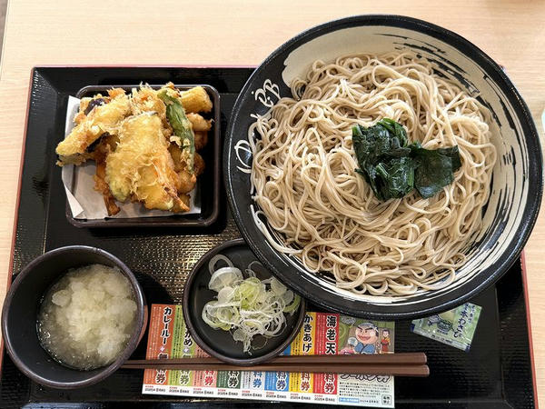 小柱と夏野菜のかきあげそば（冷） 850円 ＋ そば大盛 100円 ＋ 鬼おろし 120円