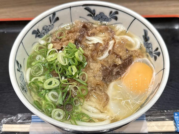 肉玉うどん 680円