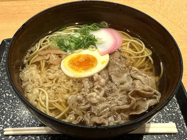新大阪そば牛肉入り 680円