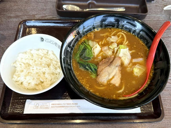 カレーらーめん 890円 ＋ ライス（小） 110円