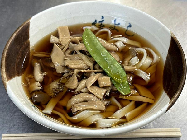 秋のきのこ入りきしめん 570円