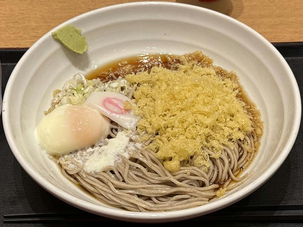 冷したぬきそば 520円 ＋ 半熟たまご 100円