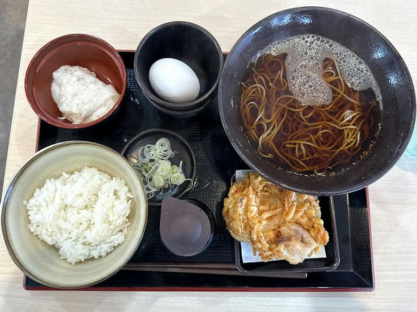 得ランチ 月見芋ミニ丼セット（温） 670円 ＋ 桜えびのかきあげ 450円
