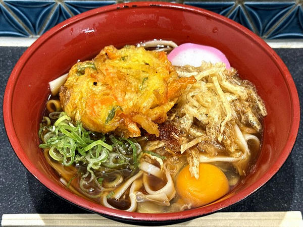 天ぷらきしめん 580円 ＋ 生玉子 80円