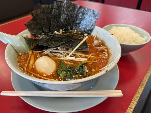 辛味噌ネギラーメン（大辛） 980円 ＋ 味付け玉子 150円 ＋ のり5枚 150円 と 半ライス 170円