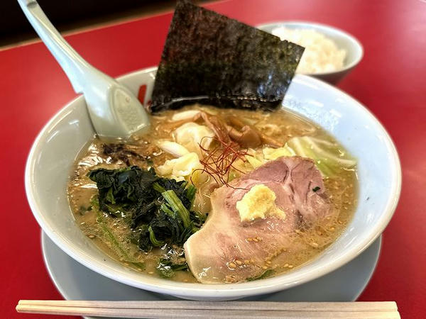 濃厚白みそとんこつラーメン 950円 ＋ ホウレン草 80円