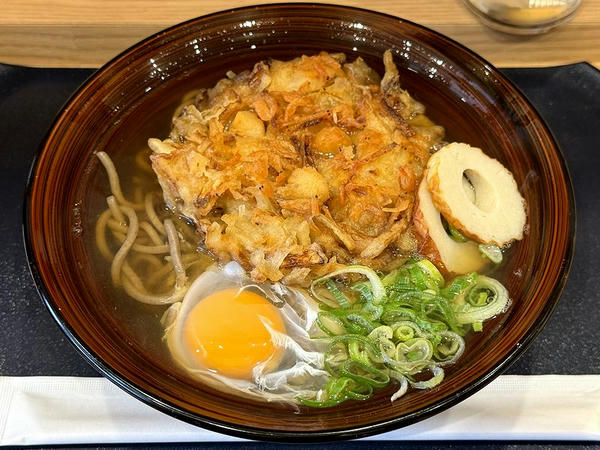 かき揚げそば 800円 ＋ 生卵 150円