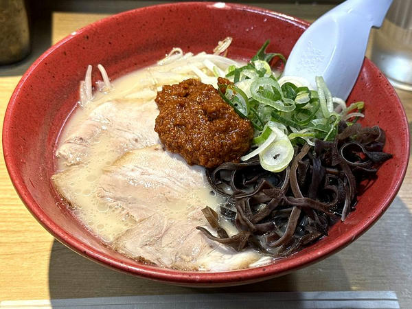 赤うまラーメン 750円