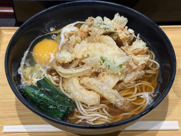 かき揚げ玉子そば 570円